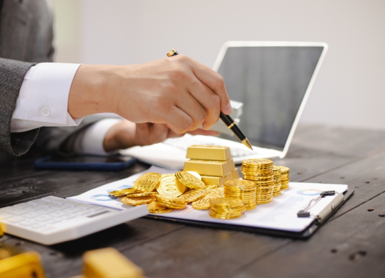 Gold stark gefragt, Olpreise unter Druck