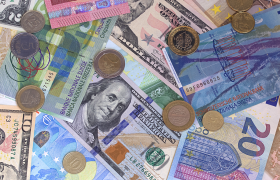US-Dollar fallt auf Rekordtief zum Franken und Euro